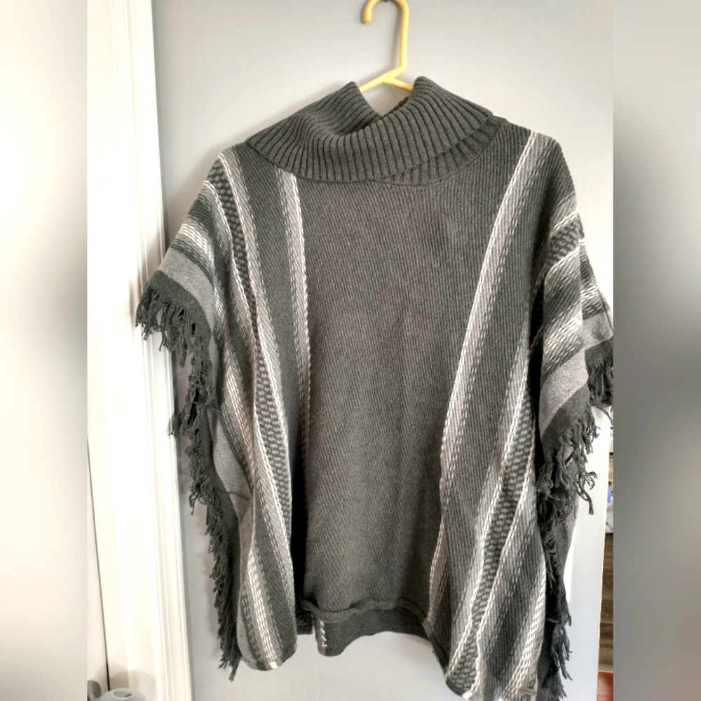 Eddie Bauer grey knit poncho M